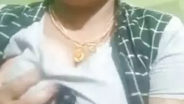 Beautiful Desi XXX bitch undresses and shows her boobs and cunt on selfie cam