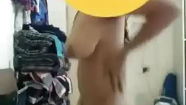 Chubby Desi diva twerks tits and XXX booty during solo sex cam show