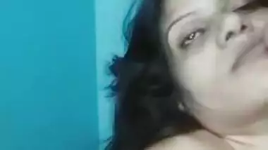 Desi woman with sweet full lips plays hard-to-get performing XXX show