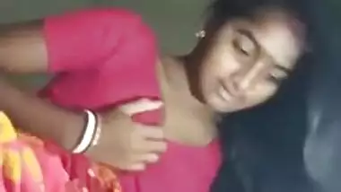 Teen Desi stunner shows young XXX pussy and fingers it in MMS clip