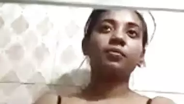 Striptease video call of a cheater bhabhi to lover