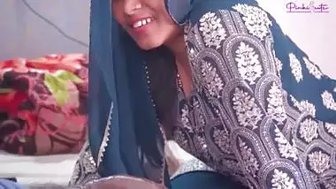 Dick Flash to Indian Bhabhi's step Sister, she Suck The Dick like Pro and take Cum in mouth.