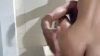 comparto un baño con mi hermanastra india y le meto toda mi polla