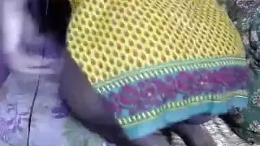 Online sex is Indian mom's job so she performs dirty show on webcam