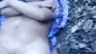 Tamil babe with small boobs topless morning show outdoor in jungle, Desi mms
