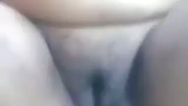 Curvy Desi village girl shows perky XXX tits and pussy in MMS clip
