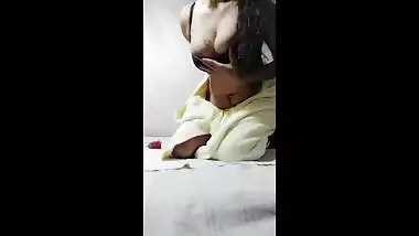 Hot girl Akira ne paise le kar online sex masti ka maza dia