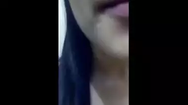 Sexy Indian babe records her Sexy Selfie for lover