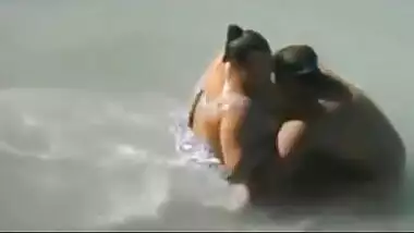 Goa ke sea beach par harami padosan ki chut mari