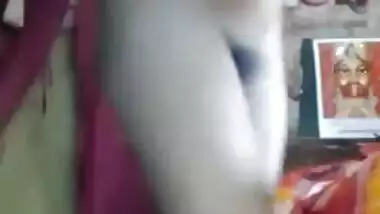 Desi girl dries body with a towel including erogenous XXX zones on camera