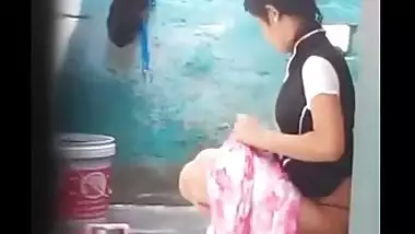 Amateur girl lets he lover watch as she takes a bath outdoors