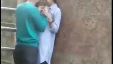 Gal caught sneakily making out with lover in outdoor Desi mms action