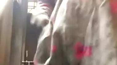 Today Exclusive- Desi Girl Record Her Bathing Video For Lover