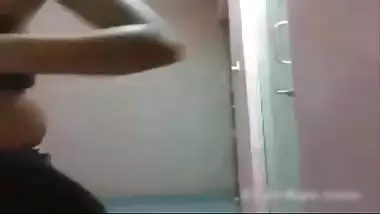 Hindi sex video of a big boobs bhabhi satisfying her fans on a webcam