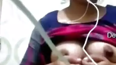 Desi Girl Shows Her Boobs On Vc