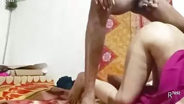 Shadisuda Unsatisfied Sali Ko Apne Wife Ke Same Lund Chudwaya Or Gand Markar Pani Gand Pe Nikal Diya